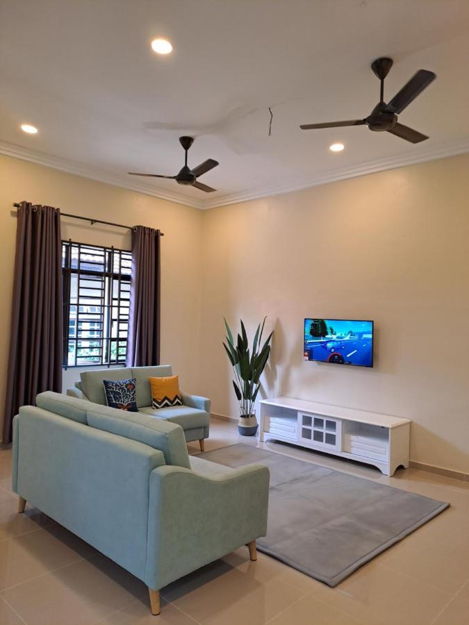Zn Homestay Gong Badak Kampong Pengkalan Maras Exterior photo